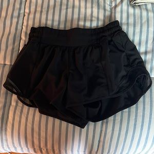 black lululemon hotty hot shorts
